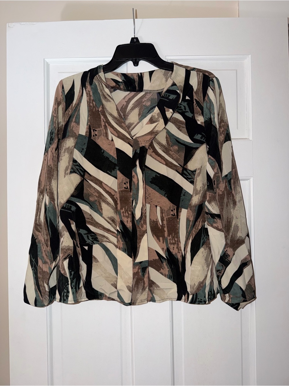 Women’s Printed V-Neck Blouse in Neutral Multi